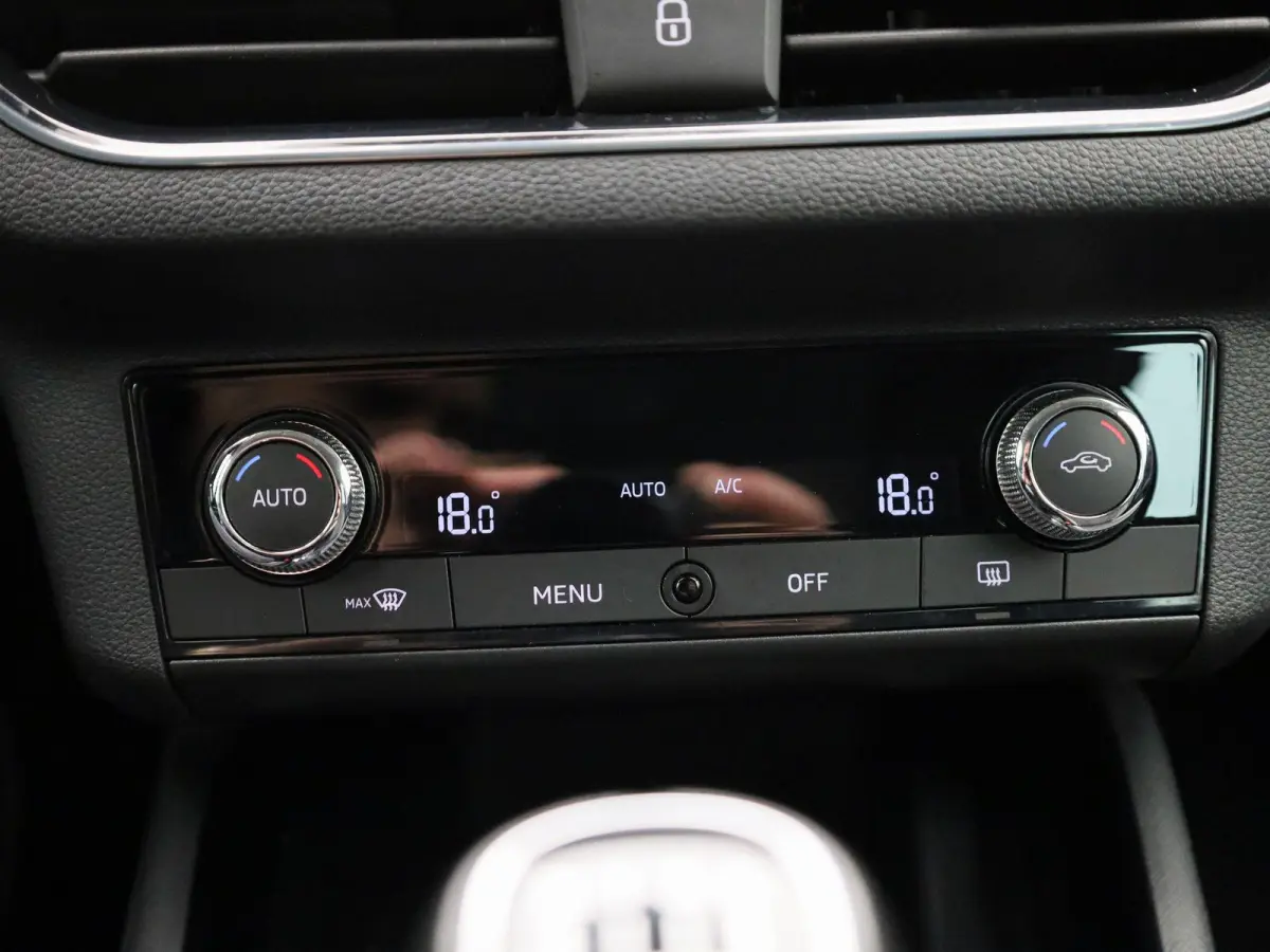 1.0 TSI First Edition | Apple Carplay / Android Auto | Parkeersensoren | Climate Control |