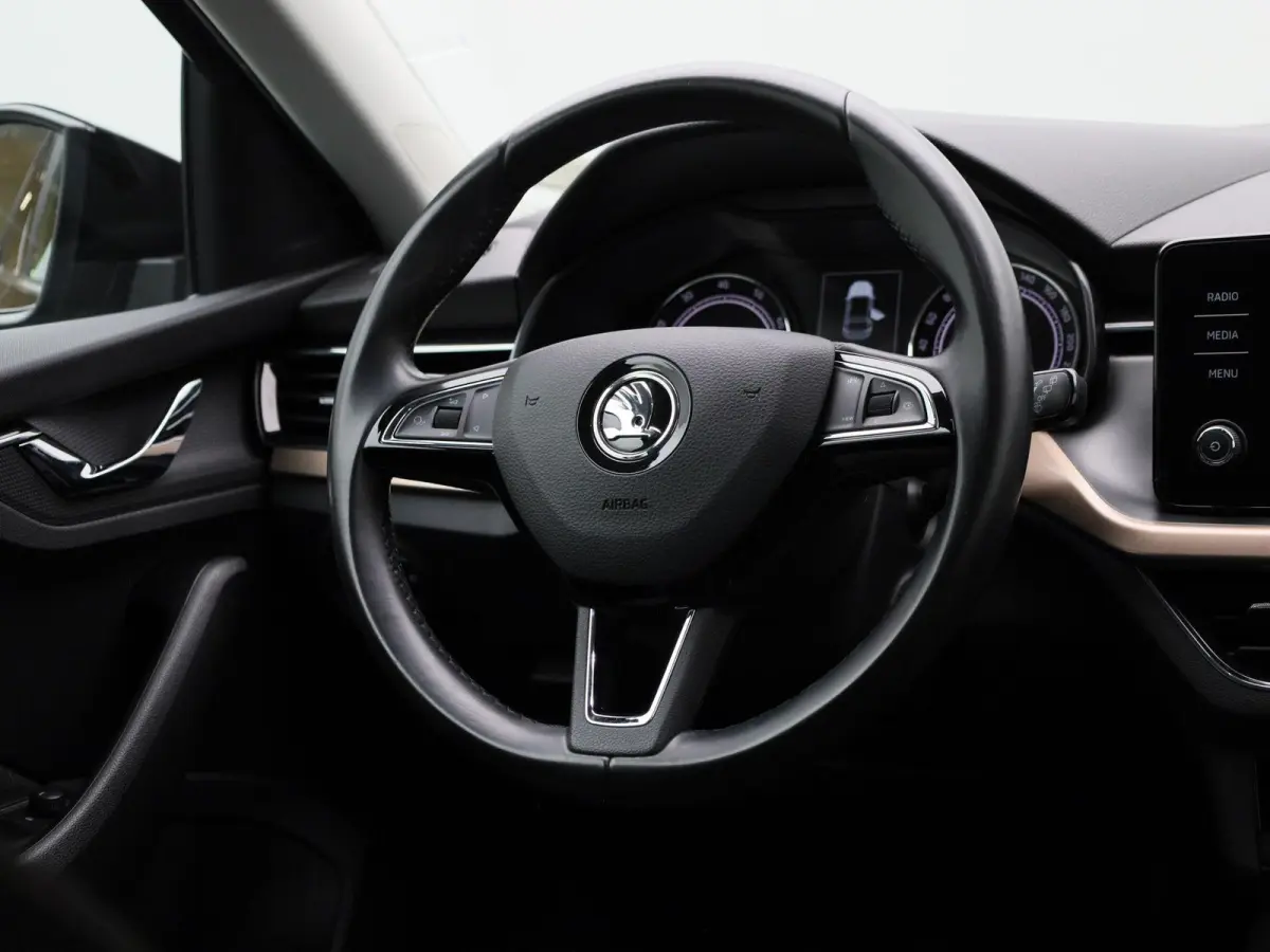 1.0 TSI First Edition | Apple Carplay / Android Auto | Parkeersensoren | Climate Control |