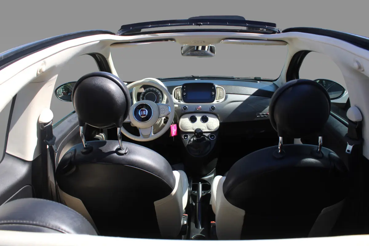 1.0 Dolcevita CABRIO l Lederen Bekleding l Cruise Control l Airco l Apple Carplay/ Android Auto l 15 Inch