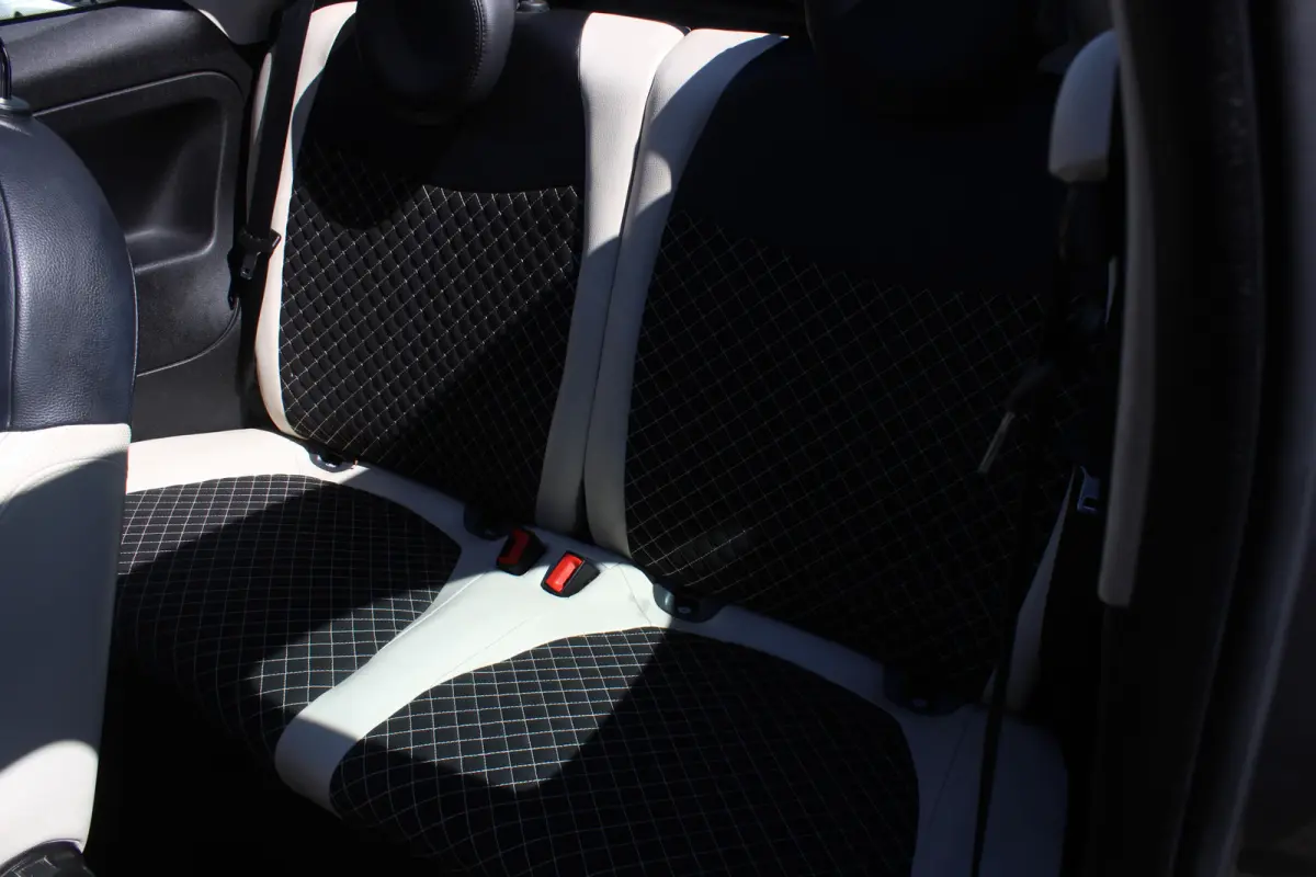 1.0 Dolcevita CABRIO l Lederen Bekleding l Cruise Control l Airco l Apple Carplay/ Android Auto l 15 Inch