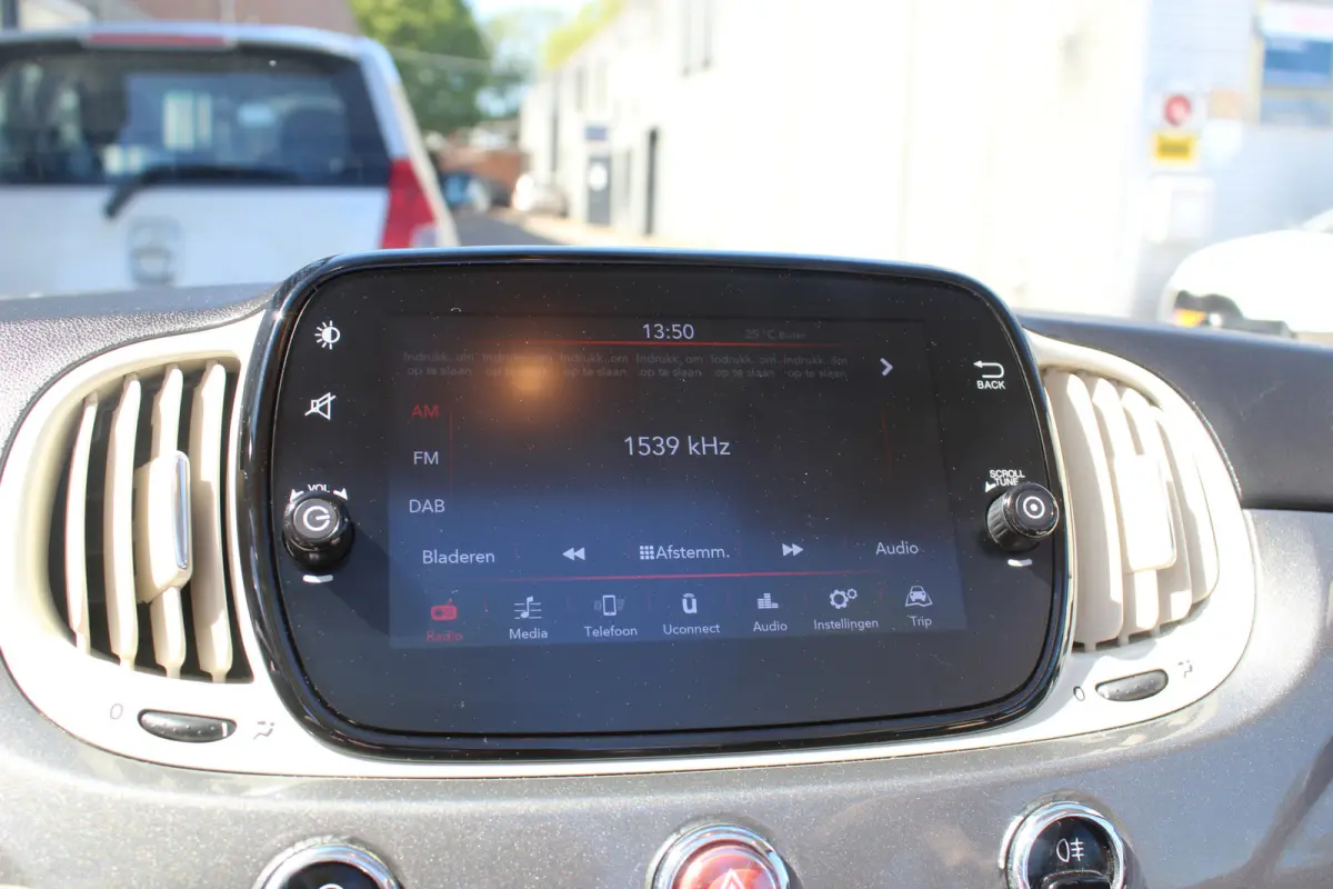1.0 Dolcevita CABRIO l Lederen Bekleding l Cruise Control l Airco l Apple Carplay/ Android Auto l 15 Inch
