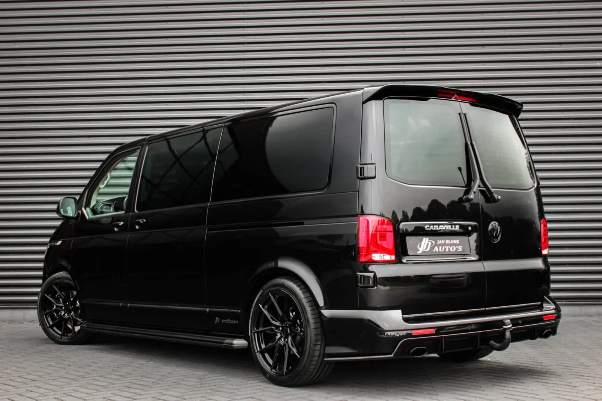 2.0 TDI L2H1 CARAVELLE 204PK DC DUBBEL CABINE / ELEK.SCHUIF / FULL OPTIONS / LEDER / FULL BLACK / APPLE CAR