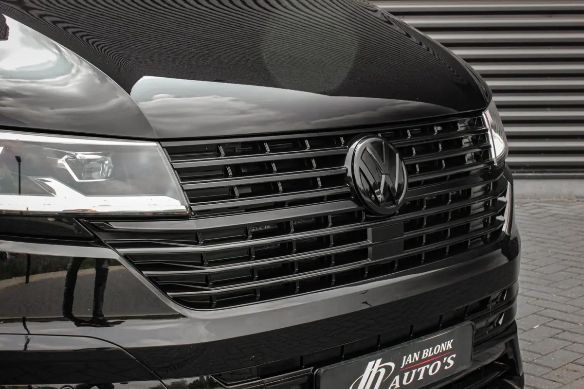 2.0 TDI L2H1 CARAVELLE 204PK DC DUBBEL CABINE / ELEK.SCHUIF / FULL OPTIONS / LEDER / FULL BLACK / APPLE CAR