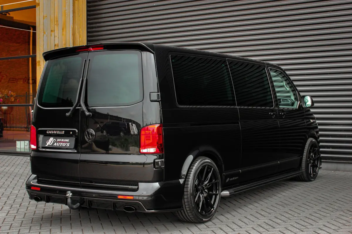 2.0 TDI L2H1 CARAVELLE 204PK DC DUBBEL CABINE / ELEK.SCHUIF / FULL OPTIONS / LEDER / FULL BLACK / APPLE CAR