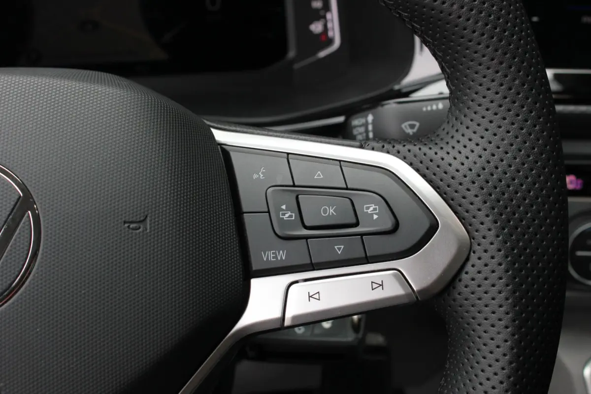 2.0 TDI L2H1 CARAVELLE 204PK DC DUBBEL CABINE / ELEK.SCHUIF / FULL OPTIONS / LEDER / FULL BLACK / APPLE CAR