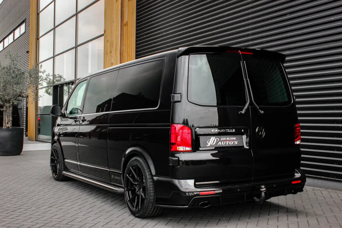 2.0 TDI L2H1 CARAVELLE 204PK DC DUBBEL CABINE / ELEK.SCHUIF / FULL OPTIONS / LEDER / FULL BLACK / APPLE CAR