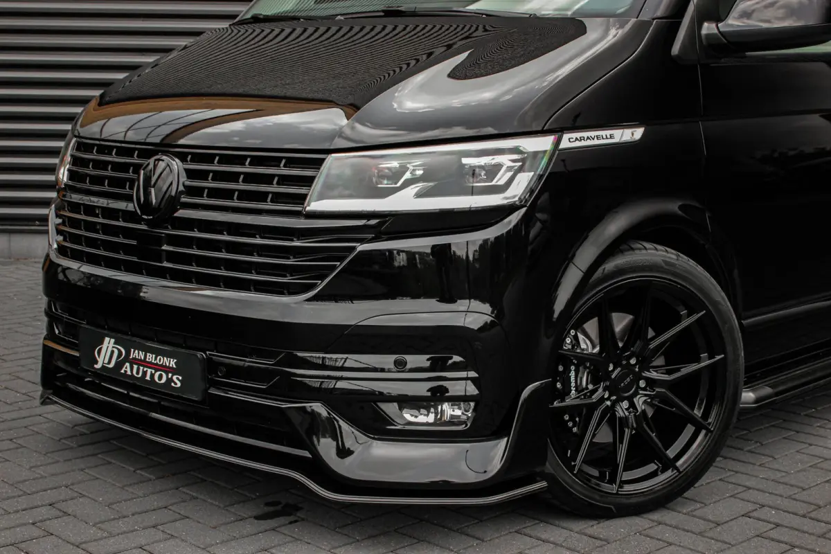 2.0 TDI L2H1 CARAVELLE 204PK DC DUBBEL CABINE / ELEK.SCHUIF / FULL OPTIONS / LEDER / FULL BLACK / APPLE CAR