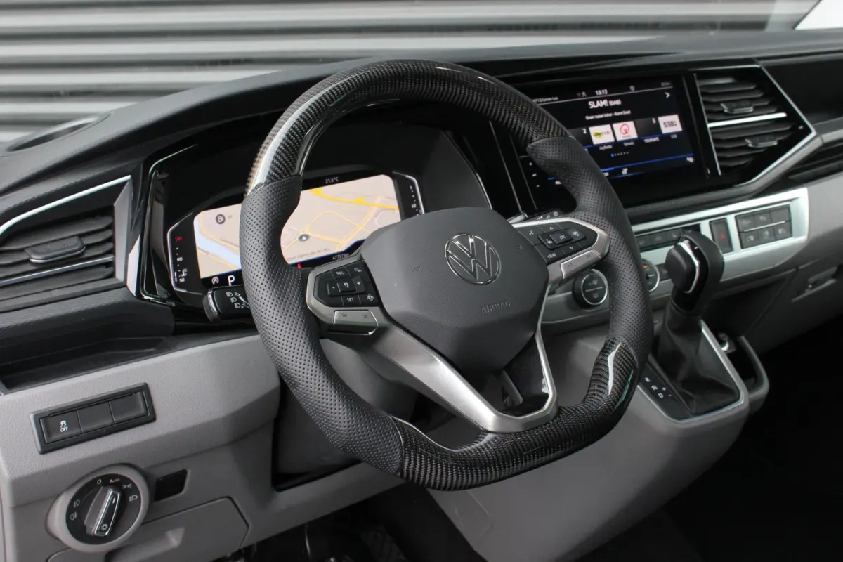 2.0 TDI L2H1 CARAVELLE 204PK DC DUBBEL CABINE / ELEK.SCHUIF / FULL OPTIONS / LEDER / FULL BLACK / APPLE CAR