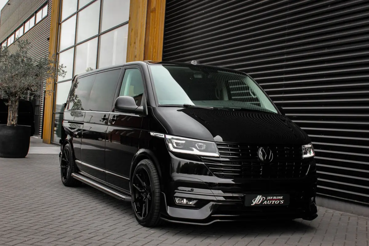2.0 TDI L2H1 CARAVELLE 204PK DC DUBBEL CABINE / ELEK.SCHUIF / FULL OPTIONS / LEDER / FULL BLACK / APPLE CAR