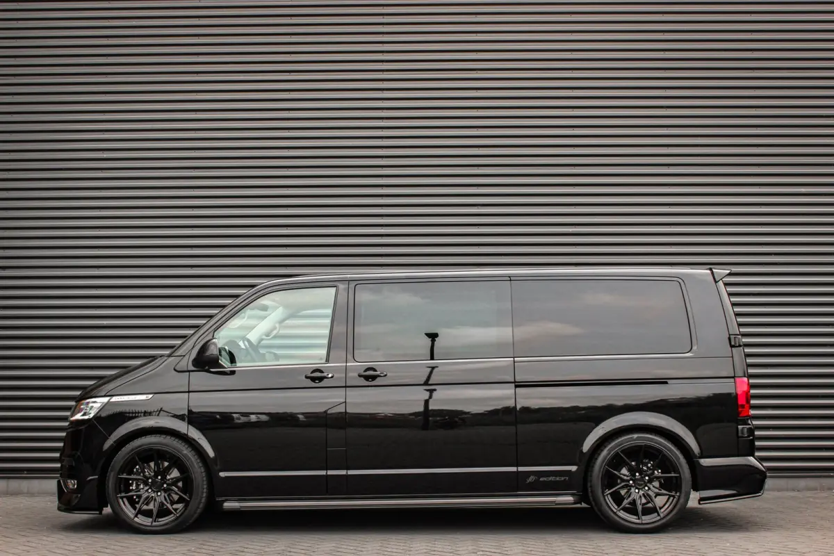 2.0 TDI L2H1 CARAVELLE 204PK DC DUBBEL CABINE / ELEK.SCHUIF / FULL OPTIONS / LEDER / FULL BLACK / APPLE CAR