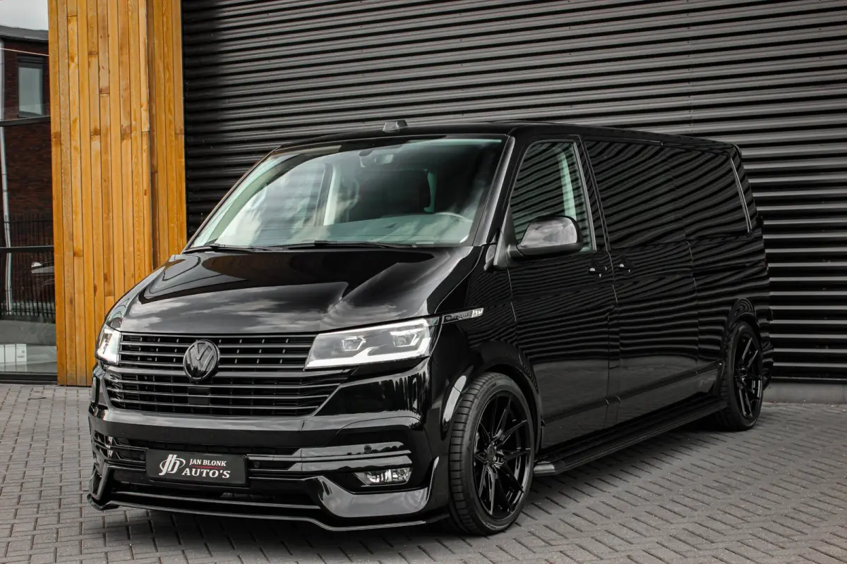 2.0 TDI L2H1 CARAVELLE 204PK DC DUBBEL CABINE / ELEK.SCHUIF / FULL OPTIONS / LEDER / FULL BLACK / APPLE CAR