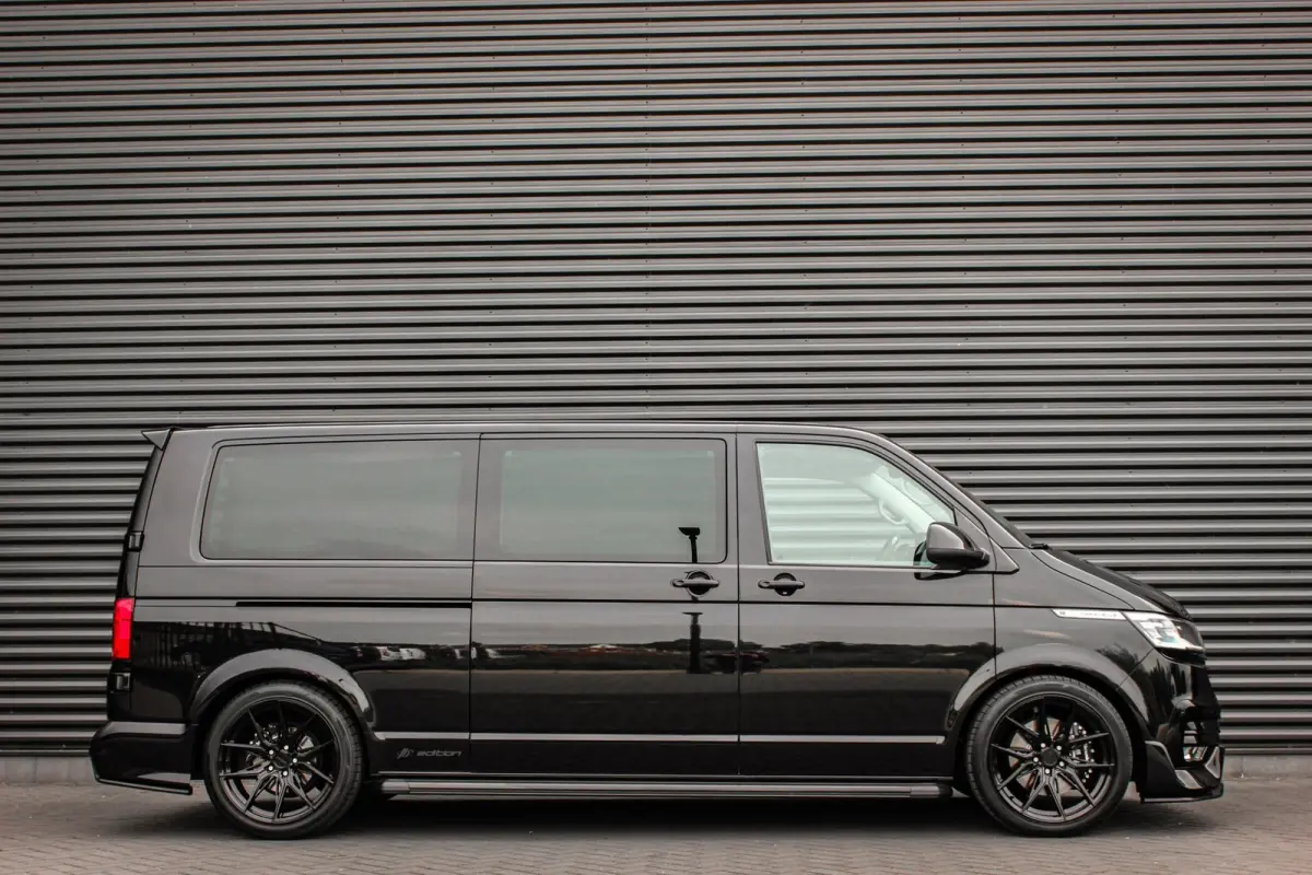 2.0 TDI L2H1 CARAVELLE 204PK DC DUBBEL CABINE / ELEK.SCHUIF / FULL OPTIONS / LEDER / FULL BLACK / APPLE CAR