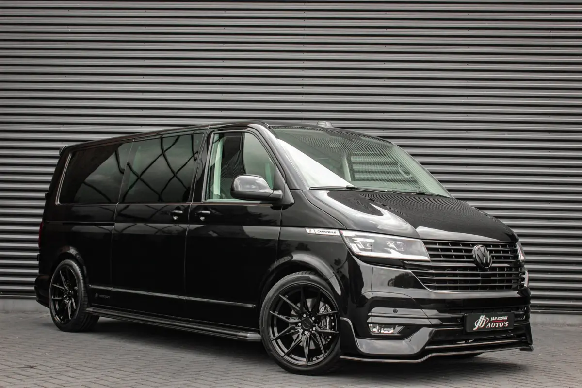 2.0 TDI L2H1 CARAVELLE 204PK DC DUBBEL CABINE / ELEK.SCHUIF / FULL OPTIONS / LEDER / FULL BLACK / APPLE CAR