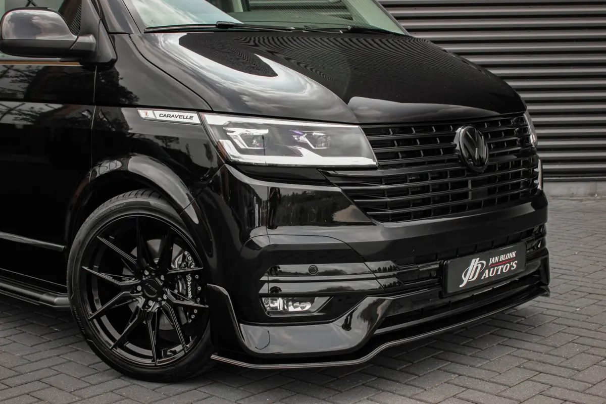 2.0 TDI L2H1 CARAVELLE 204PK DC DUBBEL CABINE / ELEK.SCHUIF / FULL OPTIONS / LEDER / FULL BLACK / APPLE CAR