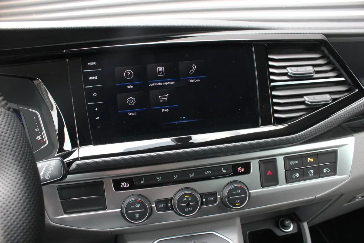 2.0 TDI L2H1 CARAVELLE 204PK DC DUBBEL CABINE / ELEK.SCHUIF / FULL OPTIONS / LEDER / FULL BLACK / APPLE CAR