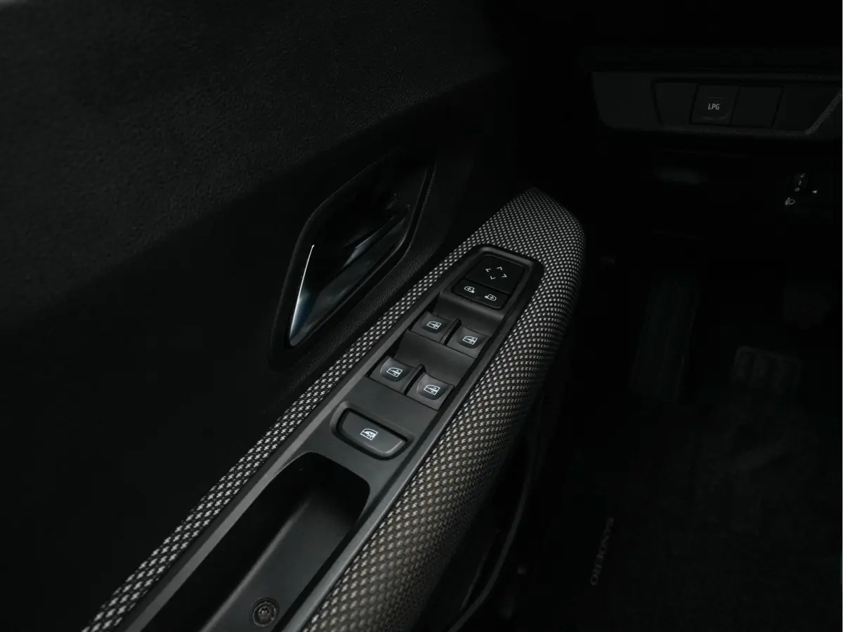 1.0 TCe 100 Bi-Fuel Comfort (INCL-BTW) *FULL-LED | NAVI-FULLMAP | BLINDSPOT | HEATED-COMFORTSEATS | CAMERA | KEYLESS | DAB | ECC | PDC | CRUISE | TOWBAR *