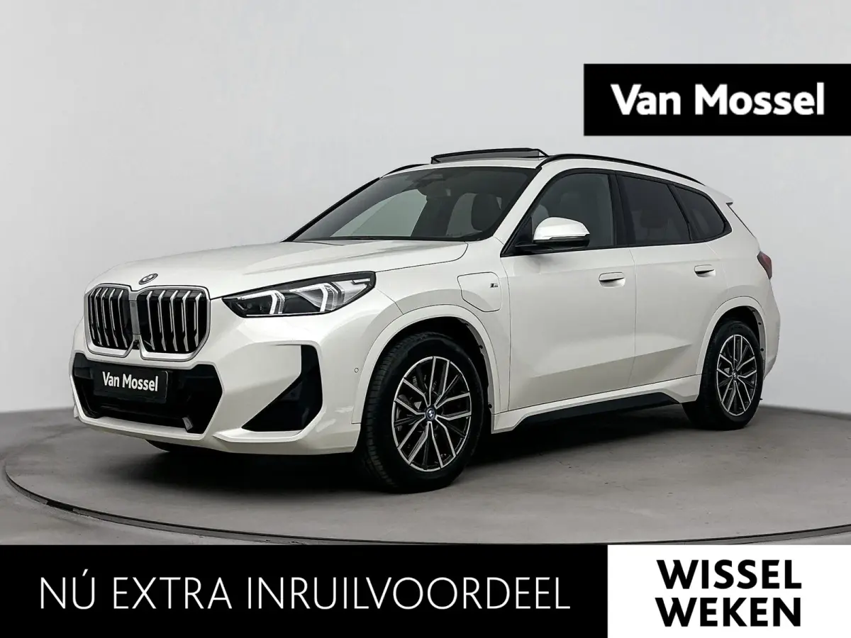 xDrive25e | M-pakket | PANO | Head-up display | 360 Camera | Lane Assist | Blindspot | Stoelverwarming | Lederen bekleding | Keyless | Carplay |