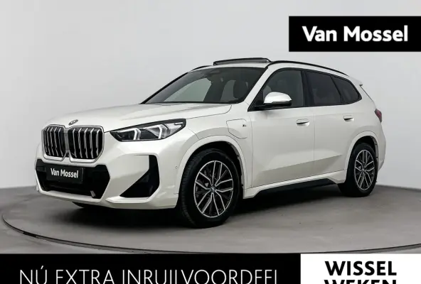 xDrive25e | M-pakket | PANO | Head-up display | 360 Camera | Lane Assist | Blindspot | Stoelverwarming | Lederen bekleding | Keyless | Carplay |