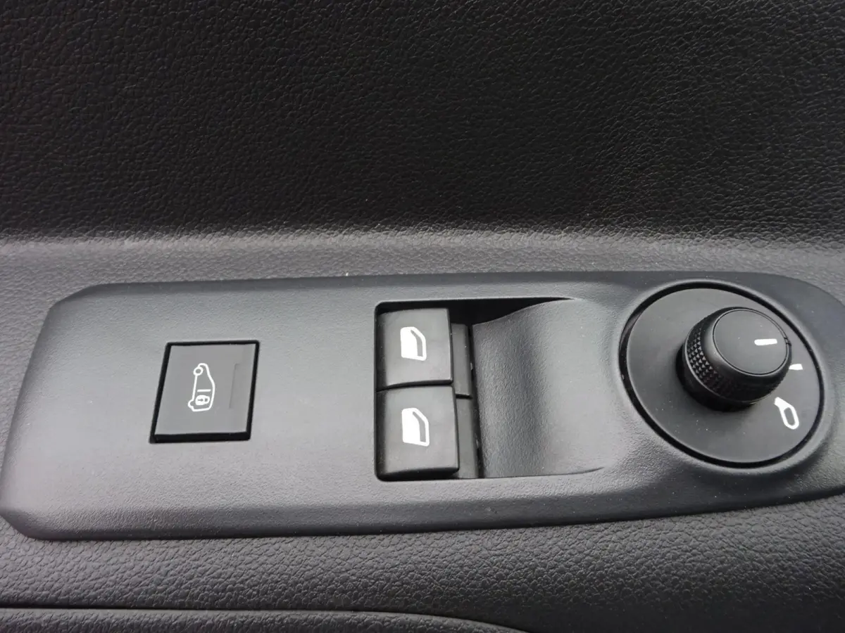 1.5 BlueHDi 100 S&S L1 AIRCO SCHUIFDEUR CRUISE CONTROL GROOT SCHERM