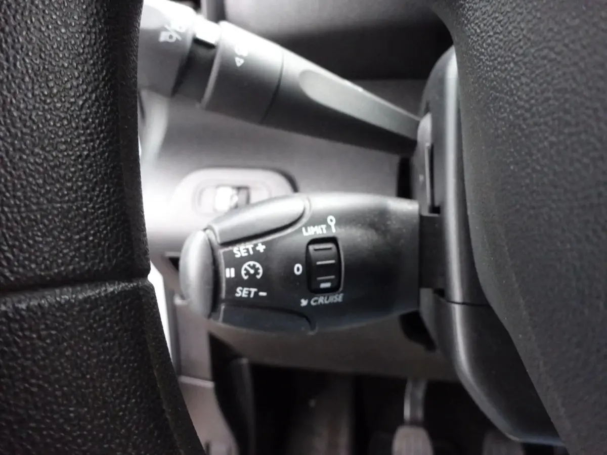 1.5 BlueHDi 100 S&S L1 AIRCO SCHUIFDEUR CRUISE CONTROL GROOT SCHERM