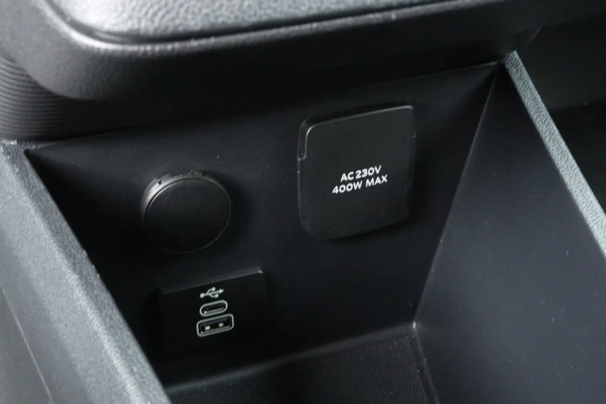 Cour. Limited 44 kWh l FULL OPTION l NAVI l CLIMATE l STUURVERWARMING l LANE ASSIST l CAMERA