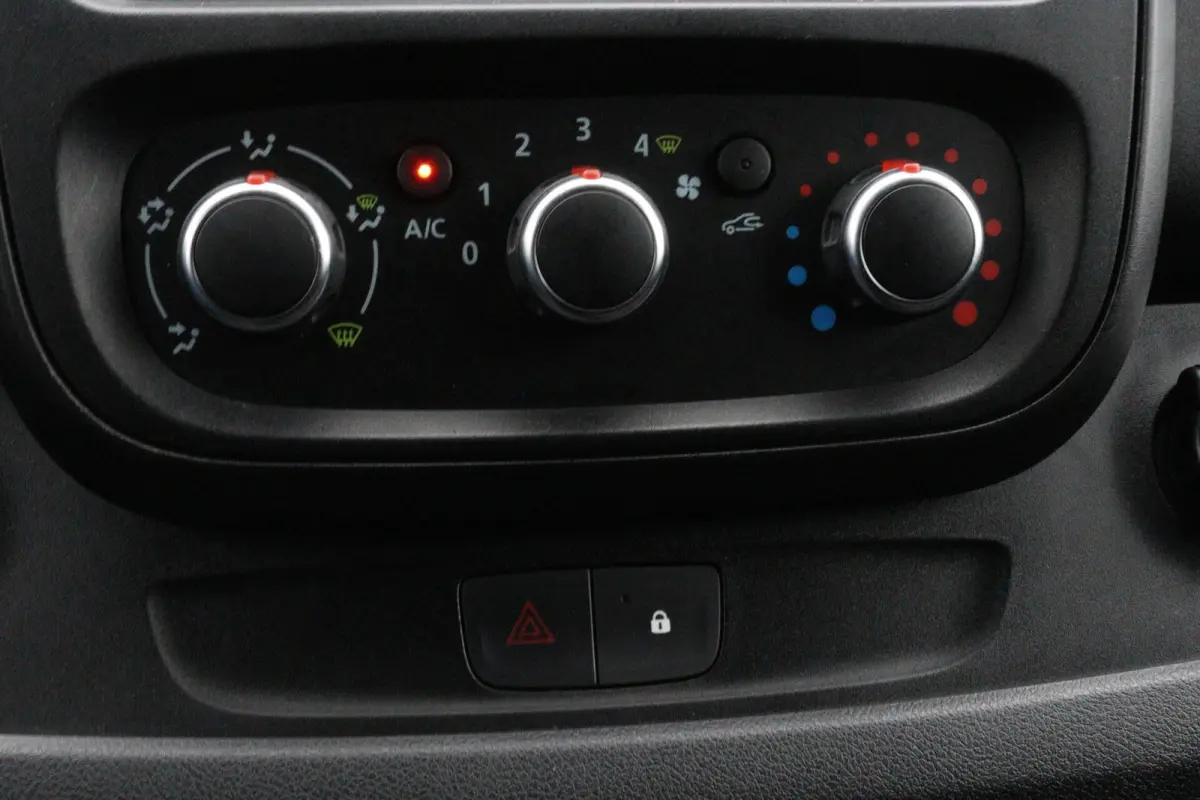 bestel 1.6 dCi L1H1 l AIRCO l IMPERIAAL l TREKHAAK l CRUISE CONTROL