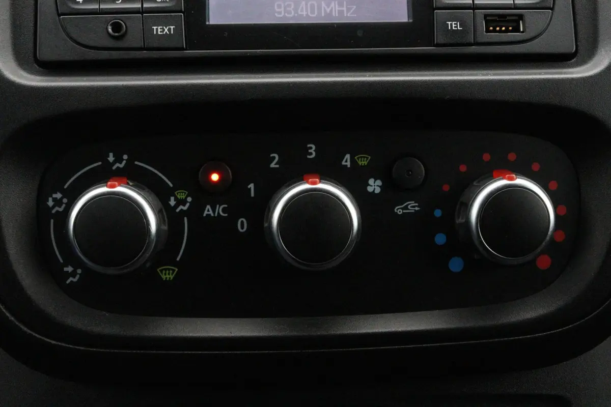 bestel 1.6 dCi L1H1 l AIRCO l IMPERIAAL l TREKHAAK l CRUISE CONTROL