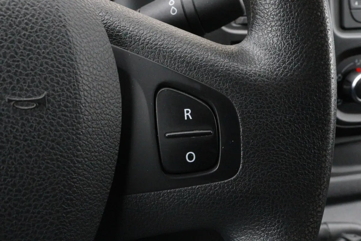 bestel 1.6 dCi L1H1 l AIRCO l IMPERIAAL l TREKHAAK l CRUISE CONTROL