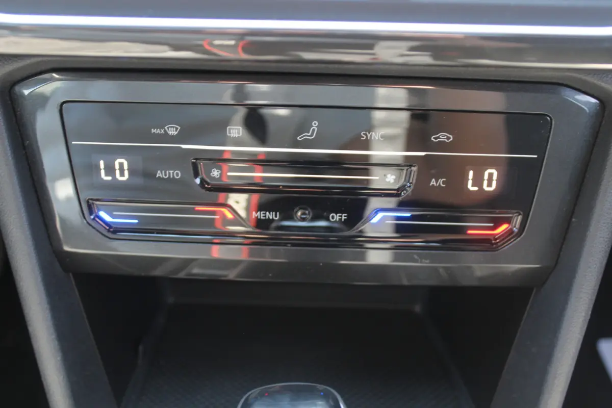 1.5 TSI Style 7-Per. Business Intense l Adaptief Cruise Control l PDC l Achteruitrijcamera l  Keyless entry/start l Airco l Apple Carplay/ Android Auto l 7- Persoons