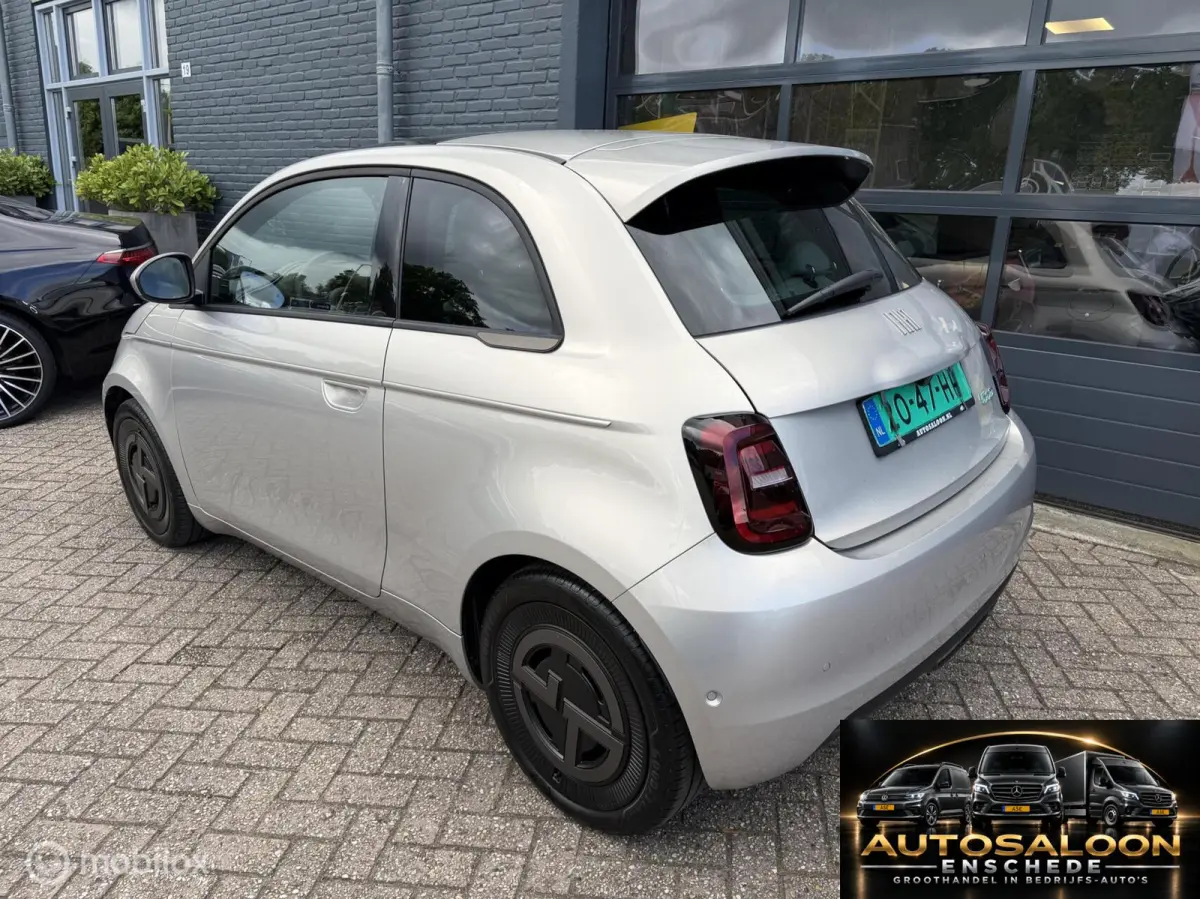 Giorgio Armani 42 kWh 118 PK Airco Navi Pano Leder