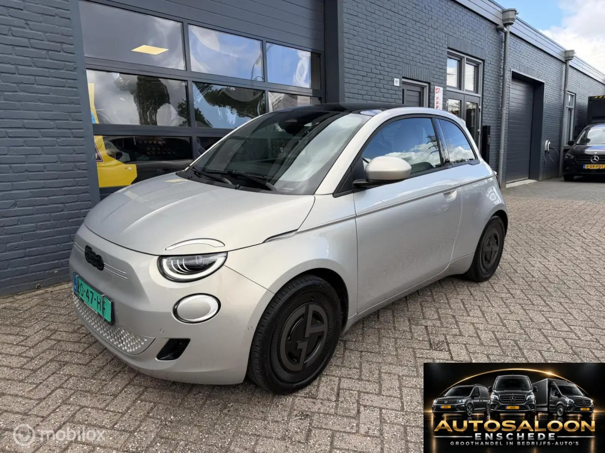 Giorgio Armani 42 kWh 118 PK Airco Navi Pano Leder