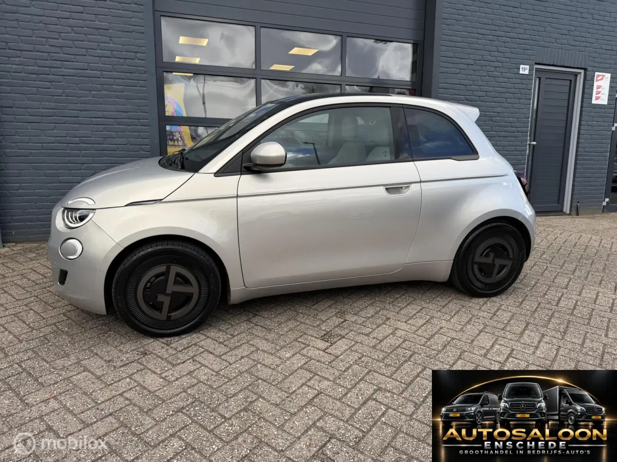 Giorgio Armani 42 kWh 118 PK Airco Navi Pano Leder