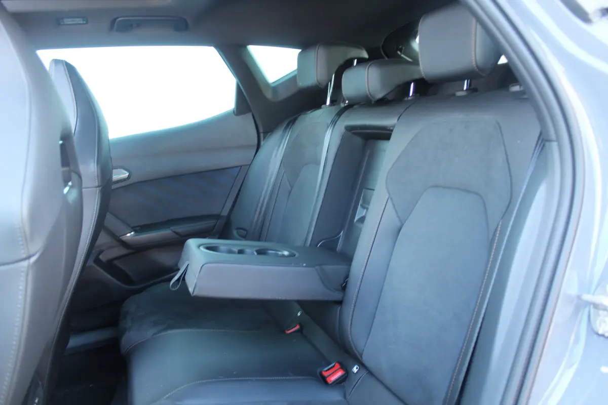2.0 TSI 4DRIVE 333PK l Pano Dak l Senheiser Audio l Alcantara/Leer l Stuur-/Stoelverwarming l ACC l Lane Assist l PDC l  360- Camera l Elek. Achterklep