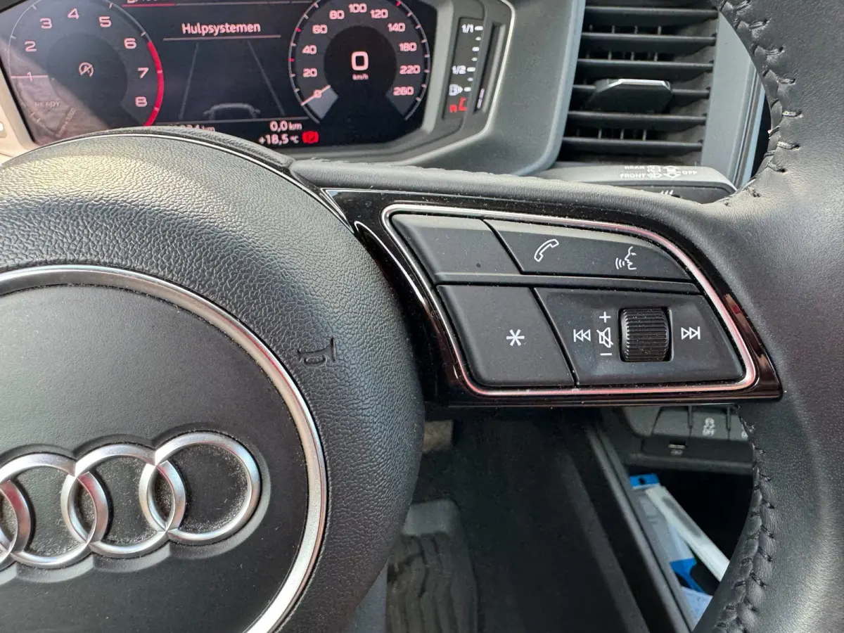 30 TFSI S-Line Edition One **KEYLESS**