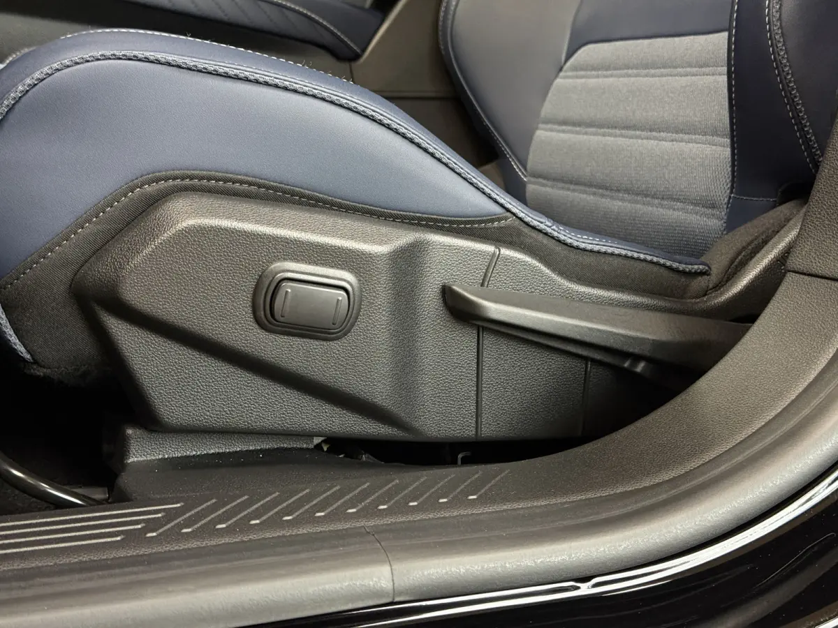 GT Performance 220pk 52 kWh 19 " | Devialet Sound | Stoel & Stuur verwarming | ACC | Dodehoek | R5 | Dealer onderhouden