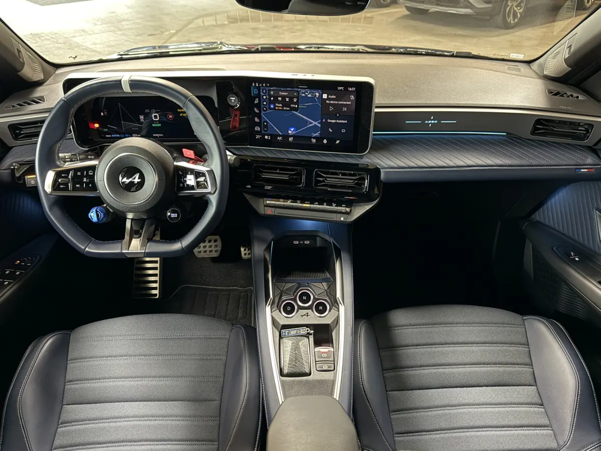 GT Performance 220pk 52 kWh 19 " | Devialet Sound | Stoel & Stuur verwarming | ACC | Dodehoek | R5 | Dealer onderhouden
