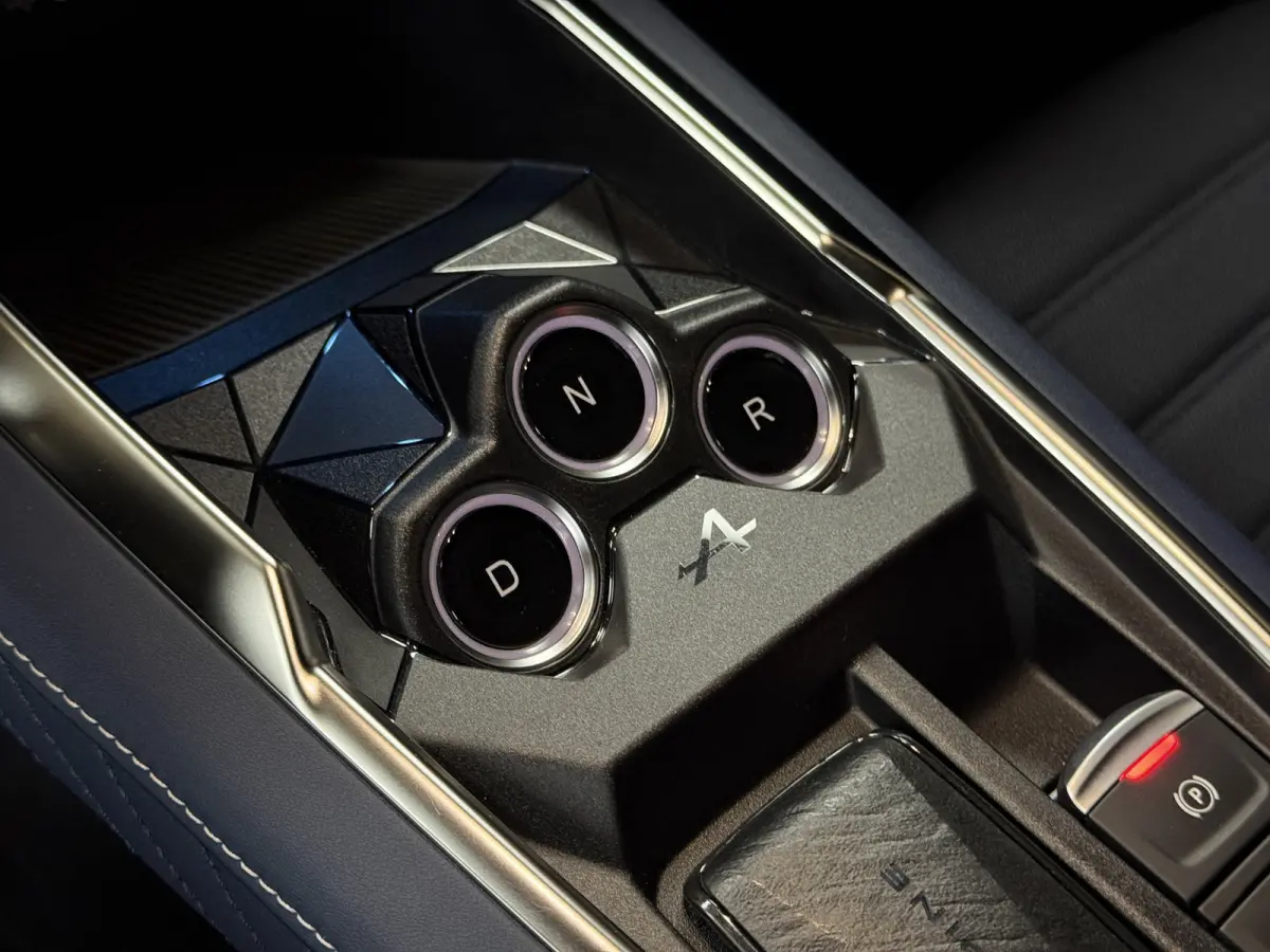 GT Performance 220pk 52 kWh 19 " | Devialet Sound | Stoel & Stuur verwarming | ACC | Dodehoek | R5 | Dealer onderhouden