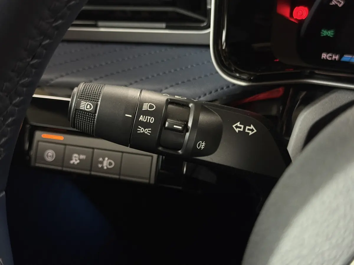 GT Performance 220pk 52 kWh 19 " | Devialet Sound | Stoel & Stuur verwarming | ACC | Dodehoek | R5 | Dealer onderhouden