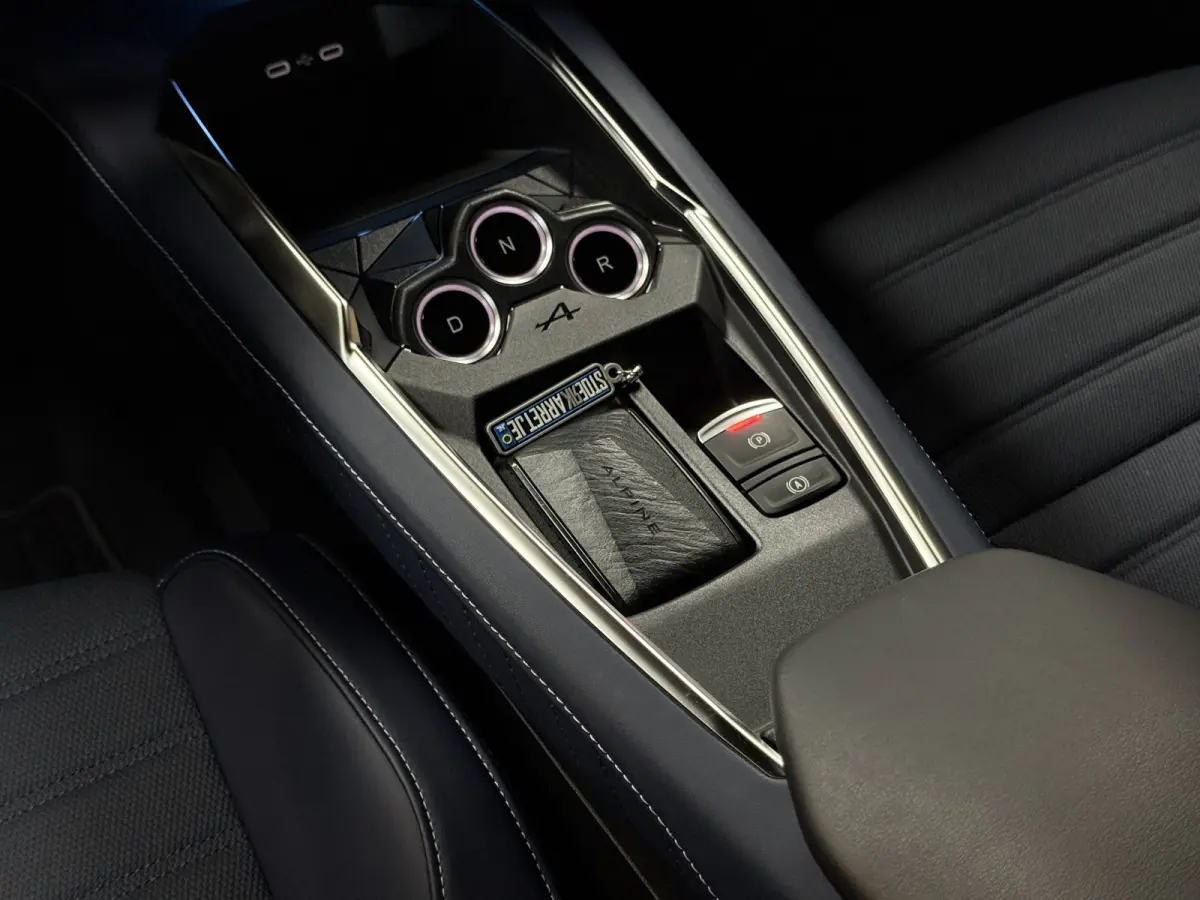 GT Performance 220pk 52 kWh 19 " | Devialet Sound | Stoel & Stuur verwarming | ACC | Dodehoek | R5 | Dealer onderhouden