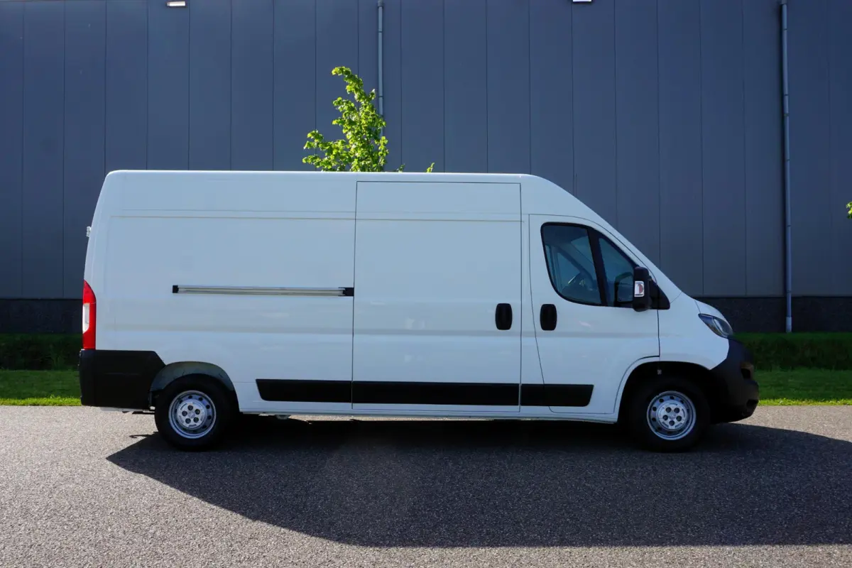 335 2.2 BlueHDi 165 L3H2 Premium |2 stoelen |2 airbags |Camera |Standkachel |Verwarmde stoelen |EURO6D |165 pk |1e eigenaar