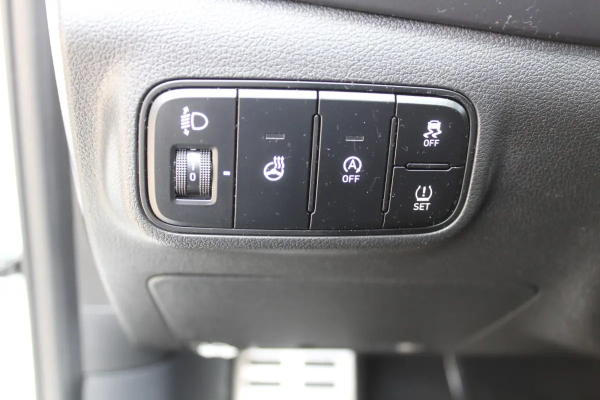 1.0 T-GDI Premium Sky Two-Tone l Cruise Control l PDC Achter l Camera l Lane Assist l Stoel-/Stuurverwarming l Airco l DAB