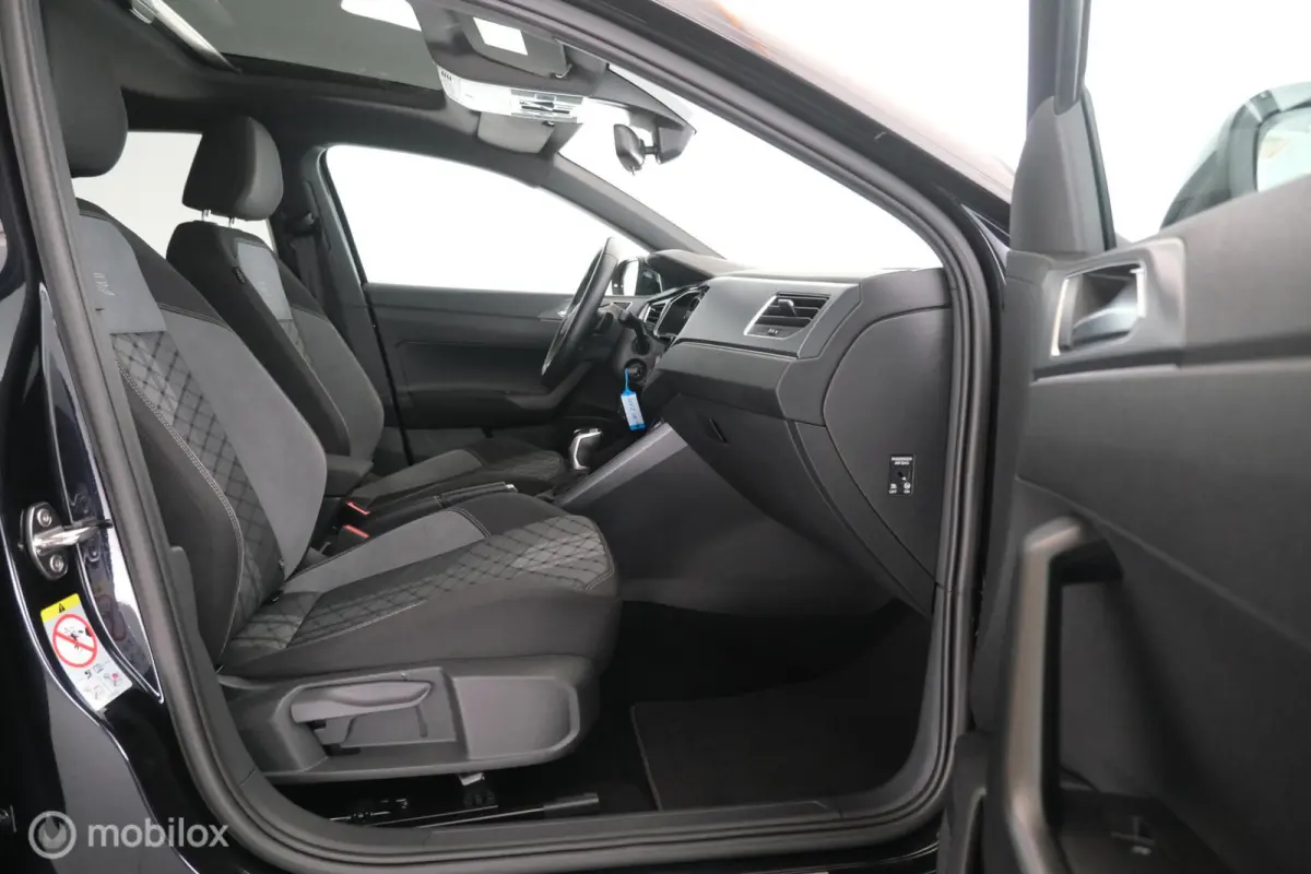 1.0 TSI Automaat R-Line pano|led|dab|pdc|lmv17