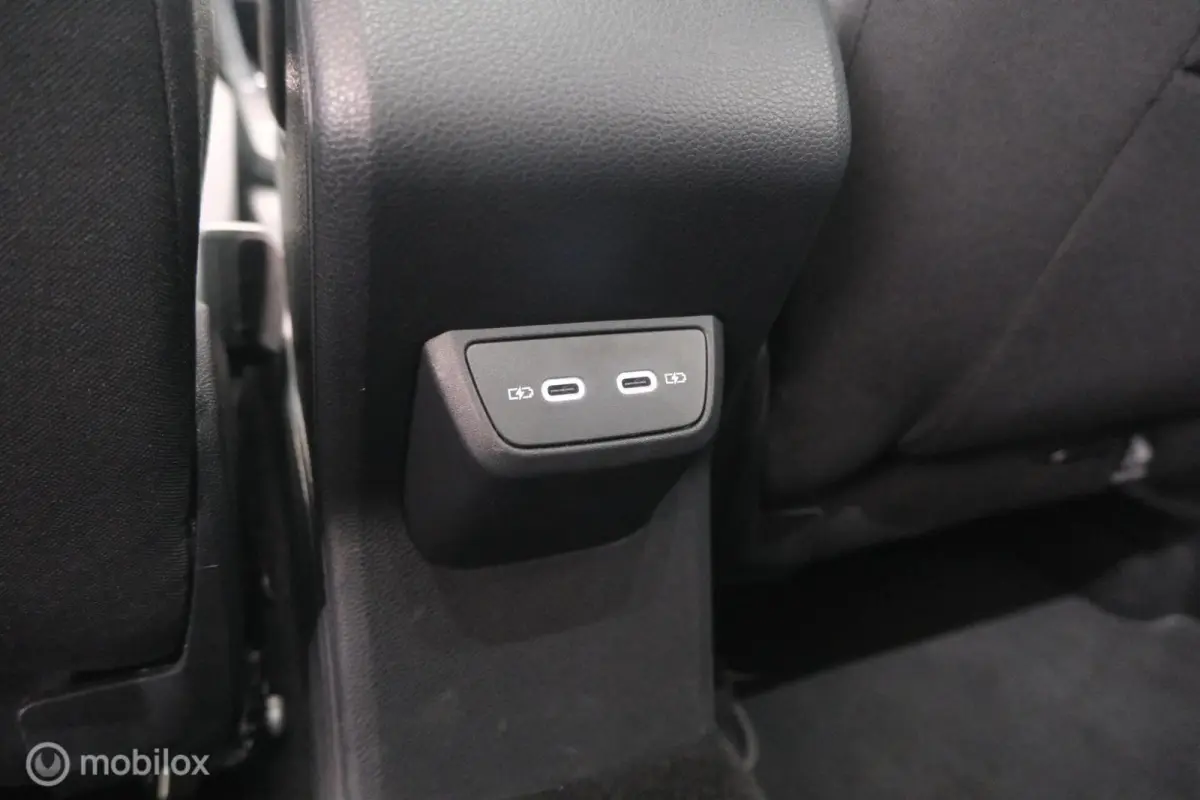 1.0 TSI Automaat R-Line pano|led|dab|pdc|lmv17