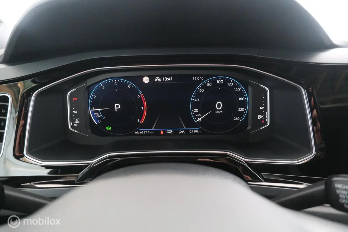 1.0 TSI Automaat R-Line pano|led|dab|pdc|lmv17