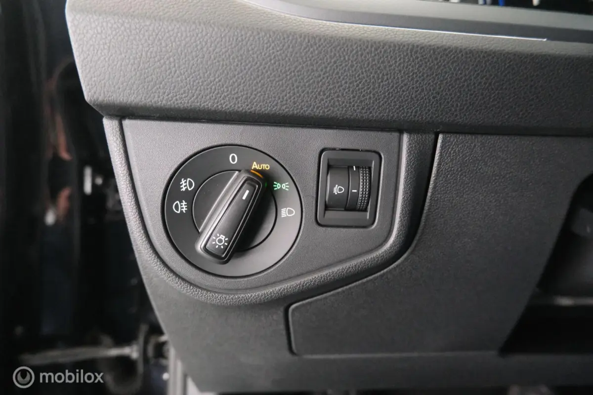 1.0 TSI Automaat R-Line pano|led|dab|pdc|lmv17
