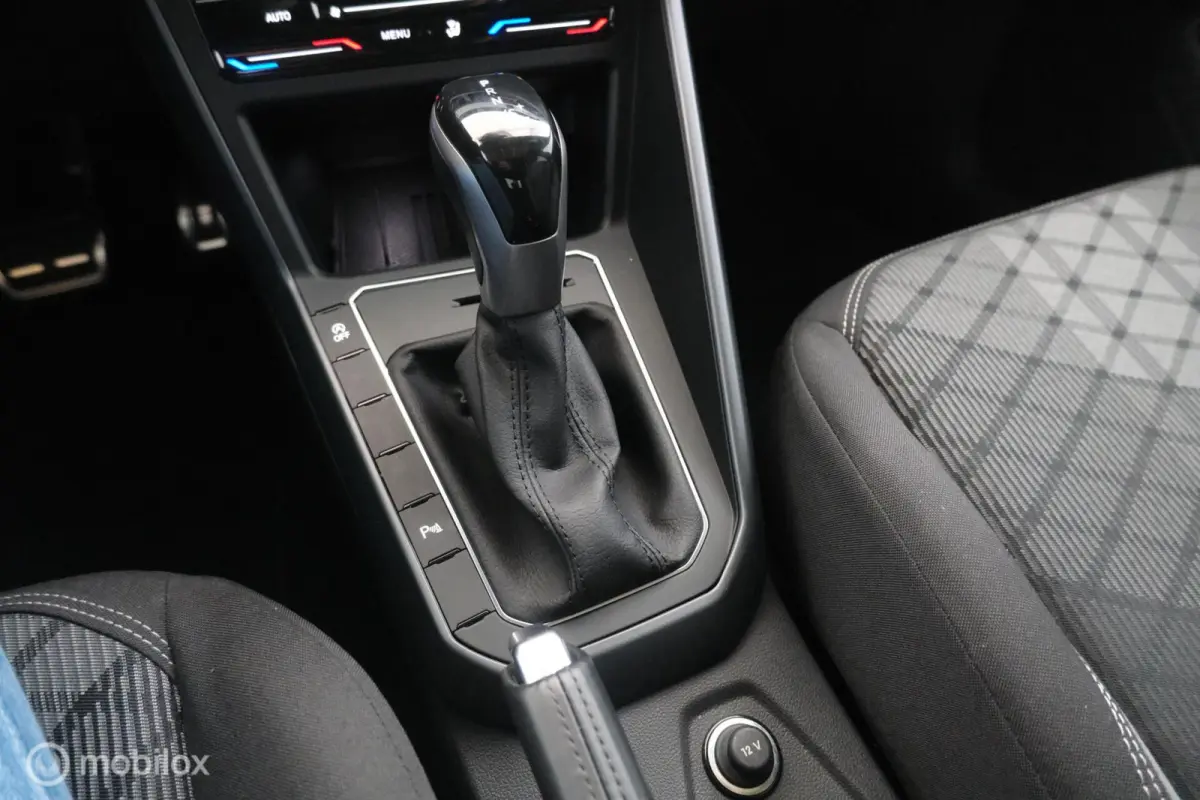 1.0 TSI Automaat R-Line pano|led|dab|pdc|lmv17