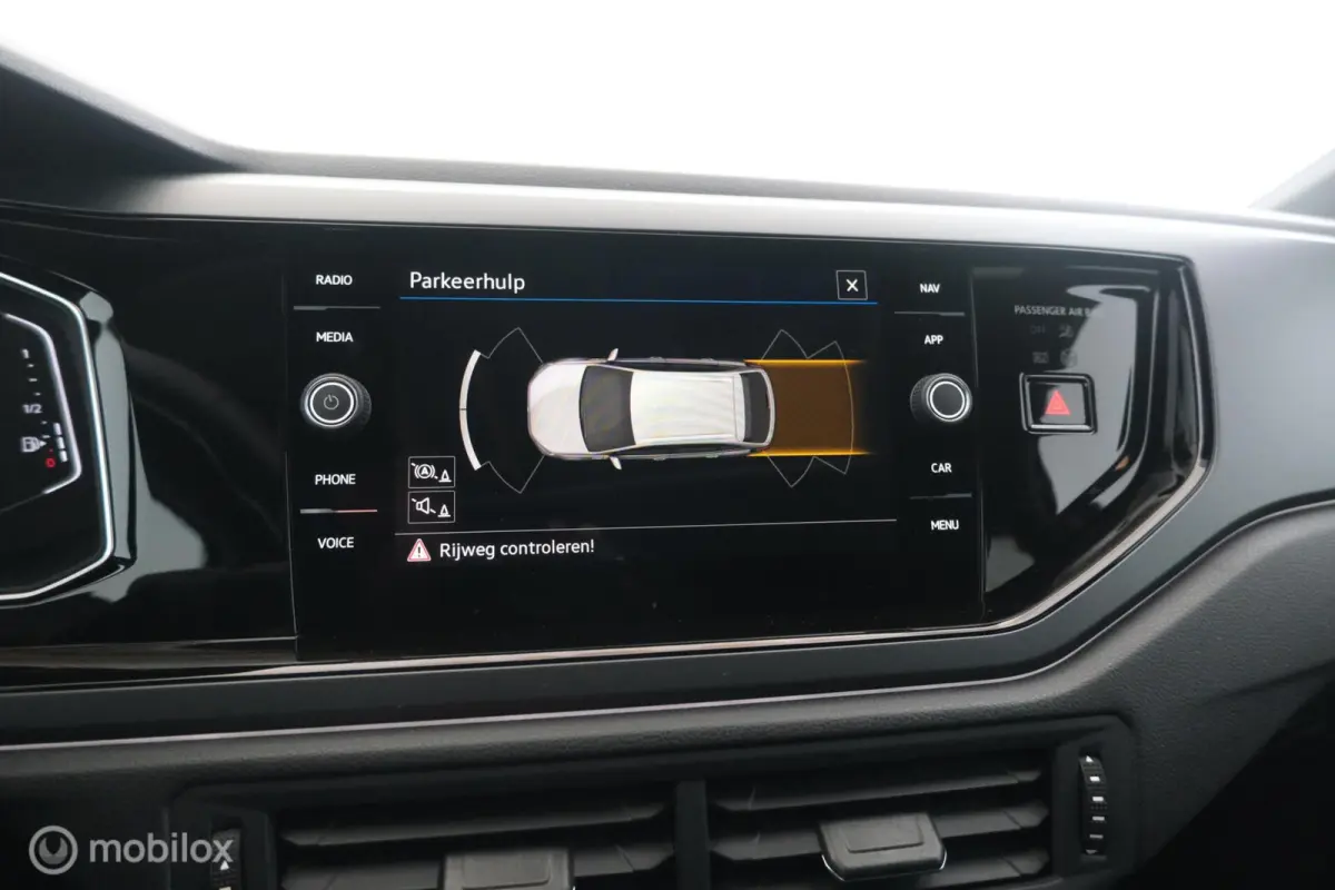 1.0 TSI Automaat R-Line pano|led|dab|pdc|lmv17