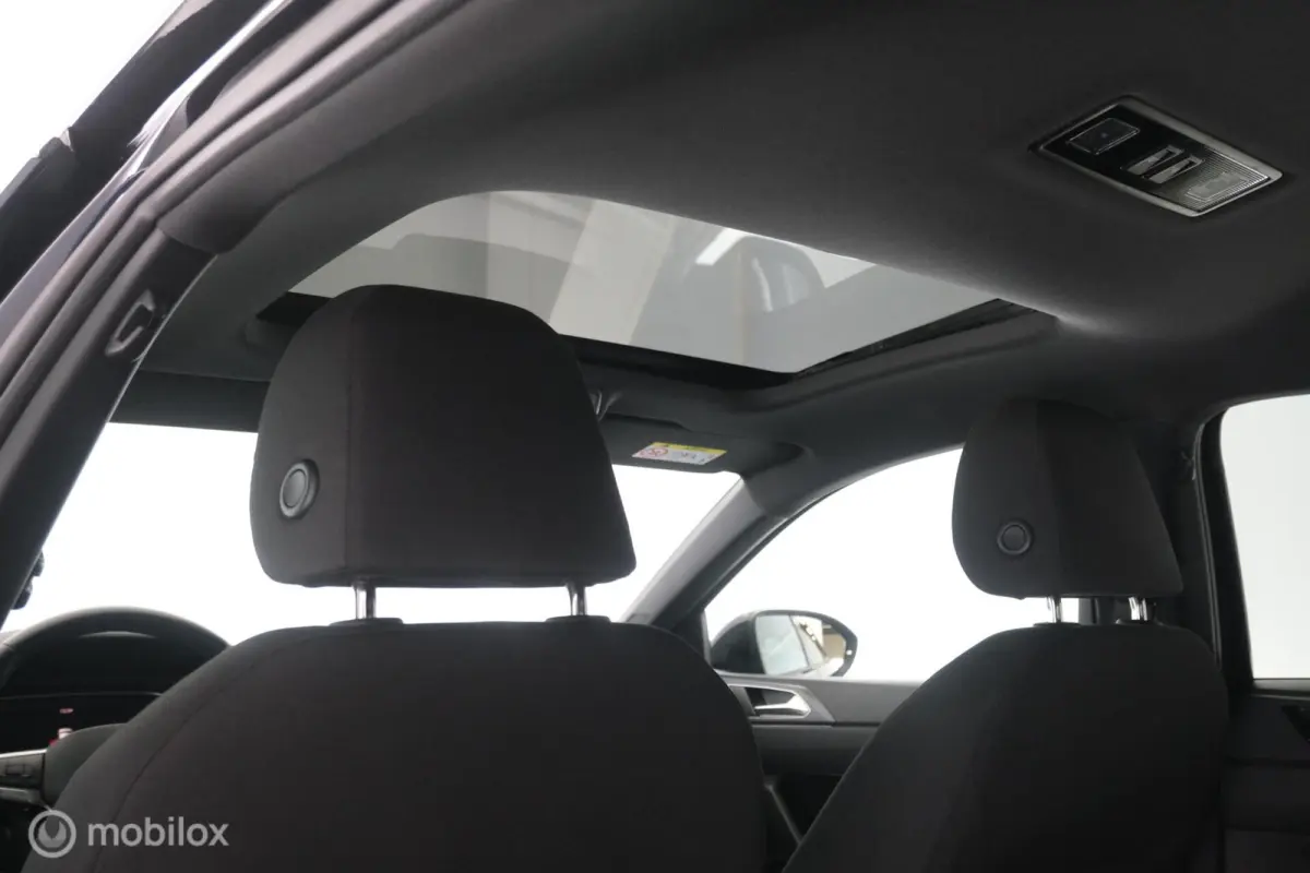 1.0 TSI Automaat R-Line pano|led|dab|pdc|lmv17