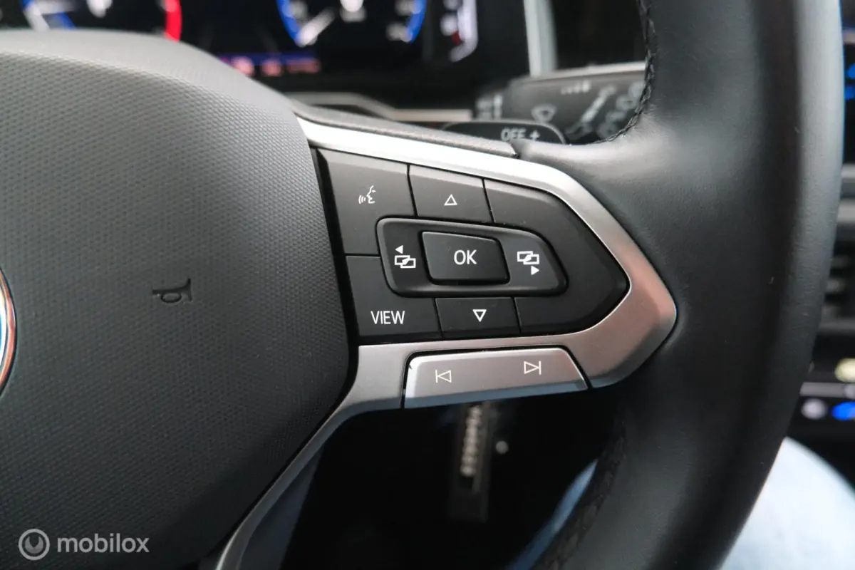 1.0 TSI Automaat R-Line pano|led|dab|pdc|lmv17