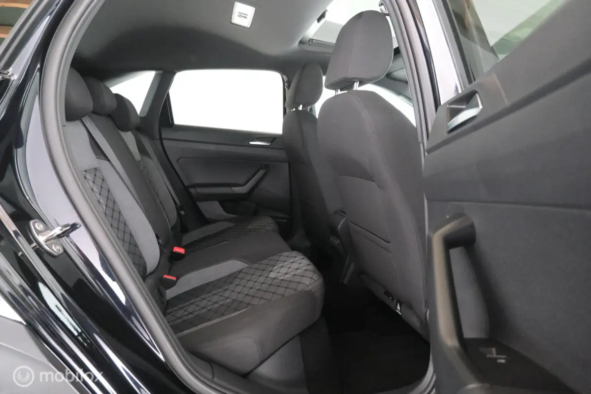 1.0 TSI Automaat R-Line pano|led|dab|pdc|lmv17
